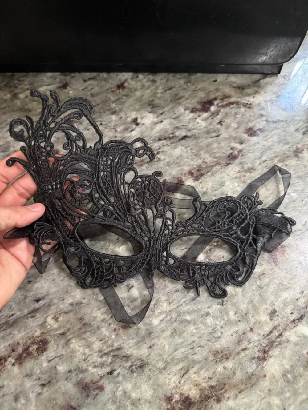 2 pcs Ornate Lace Masquerade Mask - Black & Sliver